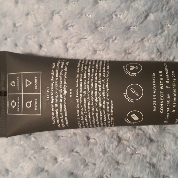 Generation Clay Detoxifying Charcoal Clay Mask - Picture 2 of 3
